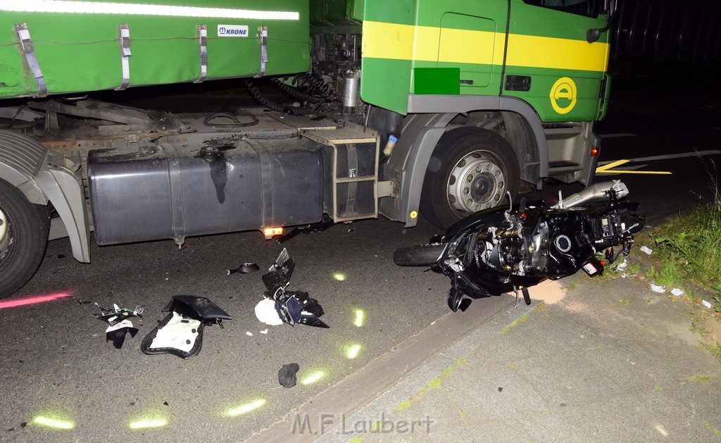 Schwerer Motorrad Unfall Feldkassel Robert Boschstr Edsel Fordstr P086.JPG - Miklos Laubert